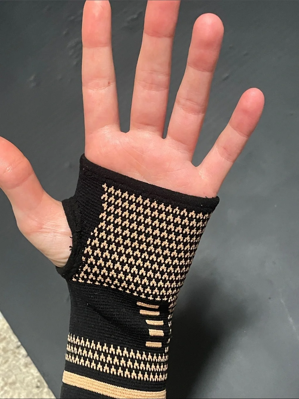🖤5/$25 wrist compression sleeve